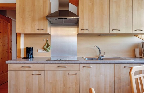 Molten Apartment | Apartment 'Neu-Schötzerhof Sommerwiese' with Mountain View, Shared Garden and Wi-Fi