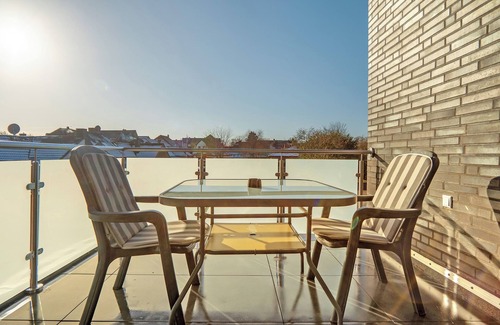 Gronau Apartment | Cozy Apartment 'Neubau Mit Balkon' with Oceanfront Views