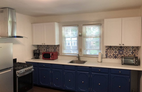 Pittsfield Apartment | Stylish Apartment in Prime Location – Guest Rated 10/10