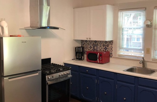 Pittsfield Apartment | Stylish Apartment in Prime Location – Guest Rated 10/10