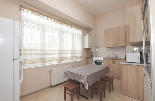 Chugureti Apartment | Cozy Apartment Near Agmashenebeli with Family Amenities