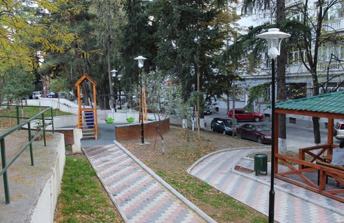 Chugureti Apartment | Cozy Apartment Near Agmashenebeli with Family Amenities