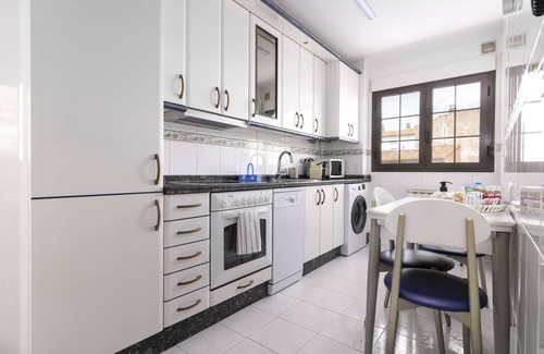 Leon Condo | Cozy Apartment Near Plaza Mayor with Wifi & Parking