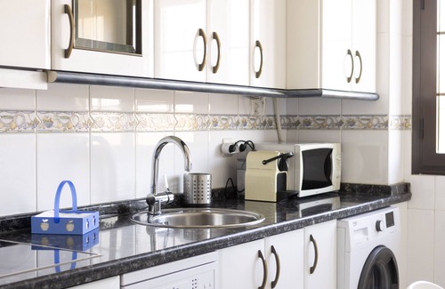 Leon Condo | Cozy Apartment Near Plaza Mayor with Wifi & Parking