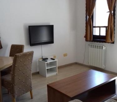 Fojnica Apartment | Oceanfront Apartment with Private Pool and Spa Amenities
