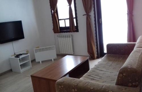 Fojnica Apartment | Oceanfront Apartment with Private Pool and Spa Amenities
