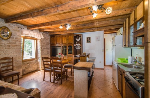 Kastelir-Labinci Apartment | Top-Rated Apartment Nilda Valdi with Pool & Kitchen Amenities