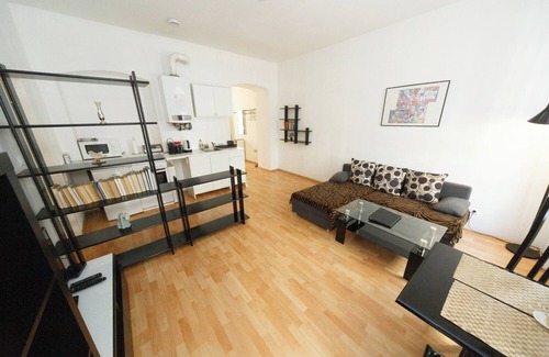 Funfhaus Apartment | Modern Apartment No. 04 in Vienna with Keyless Check-In