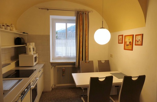 Obervellach Apartment | Scenic Apartment No. 1 with Pool and Breakfast Included