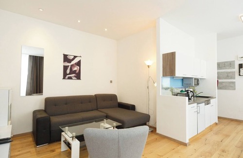 Funfhaus Apartment | Modern Apartment No. 13 in Vienna with Keyless Check-In