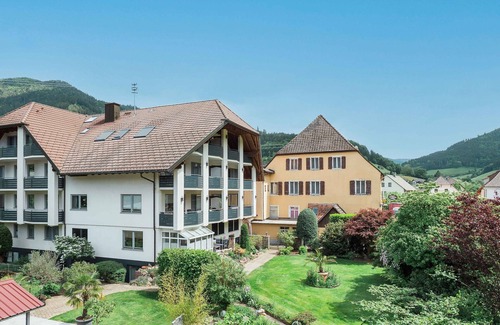 Simonswald Apartment | Guest Rated 10/10: Rustic Apartment with Spa and Breakfast
