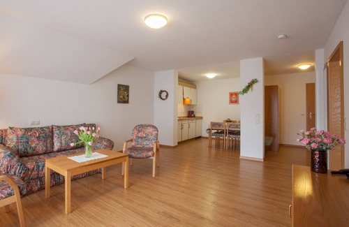 Simonswald Apartment | Cozy Apartment No. 15 - Ideal Getaway with Spa & Breakfast