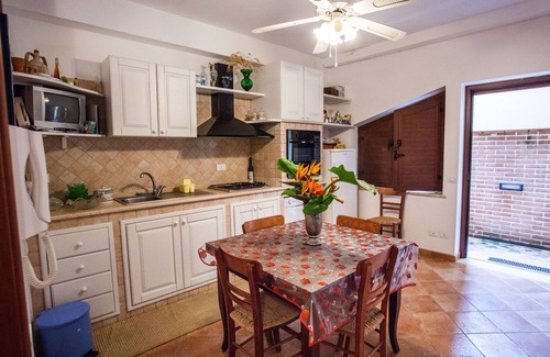 Locri Apartment | Cozy Apartment Nosside - Residence Erasippe with Kitchen & Breakfast