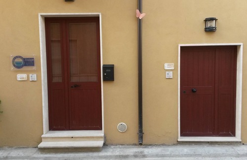 Locri Apartment | Cozy Apartment Nosside - Residence Erasippe with Kitchen & Breakfast