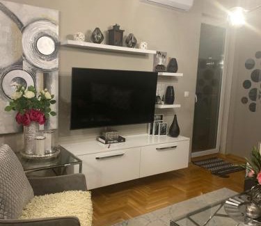 Alipasin Most Apartment | Top-Rated Apartment Nostalgija with Delicious Breakfast