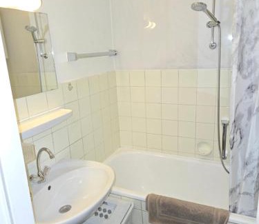 Lindenschulviertel Apartment | Family-Friendly Apartment Nr 3 in Untertürkheim, Great Reviews