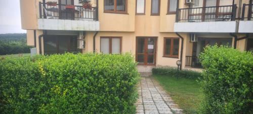 Avren Apartment | Guest Rated 10/10: Apartment Oasis A4-14 with Ocean View