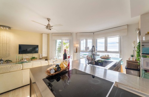 Almeria Apartment | Oceanfront Apartment with Terrace & Wi-Fi on Paseo Marítimo