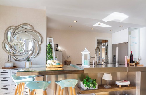 Almeria Apartment | Oceanfront Apartment with Terrace & Wi-Fi on Paseo Marítimo