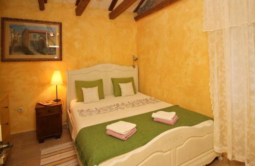 Punat Apartment | Exceptional Apartment Olive Garden: 4-Star Family Retreat