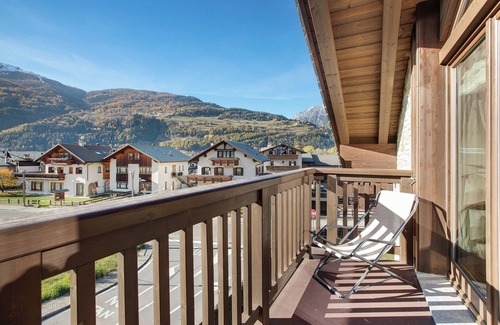 Bormio Apartment | Mountain View Apartment "Olympic Chalet 13" with Balconies