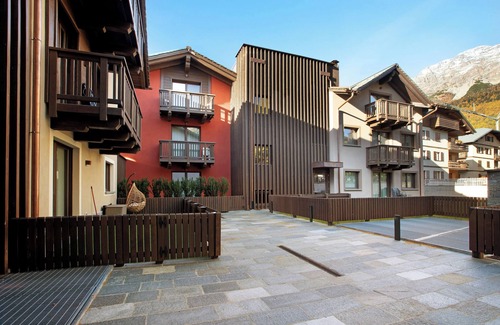 Bormio Apartment | Mountain View Apartment "Olympic Chalet 13" with Balconies