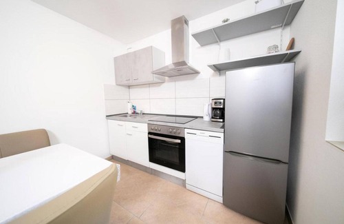 Juechen Apartment | Cozy Apartment on a Farm Near Düsseldorf with Pet-Friendly Amenities