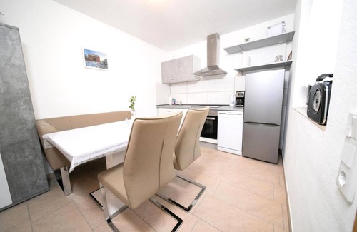Juechen Apartment | Cozy Apartment on a Farm Near Düsseldorf with Pet-Friendly Amenities