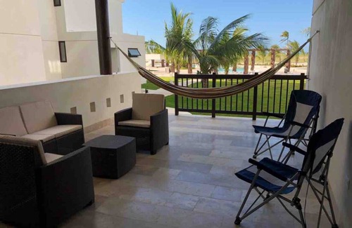 Telchac Puerto Apartment | Oceanfront Apartment with Spa and Breakfast by the Beach
