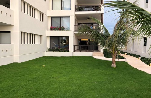 Telchac Puerto Apartment | Oceanfront Apartment with Spa and Breakfast by the Beach