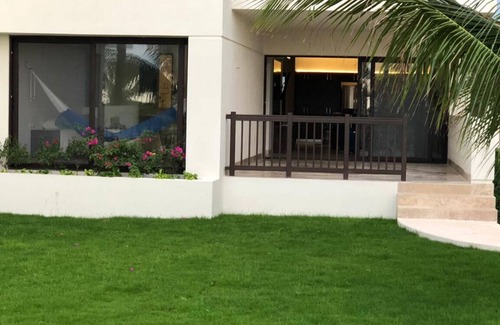 Telchac Puerto Apartment | Oceanfront Apartment with Spa and Breakfast by the Beach