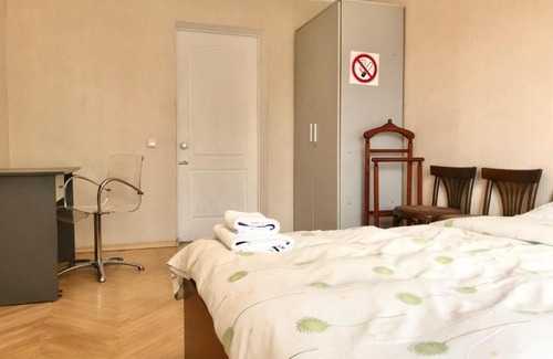 Solomjanskyj Apartment | Pet-Friendly Apartment on Garmatna in Kiev - 9/10 Rating