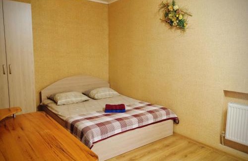 Kirovograd Apartment | Cozy Apartment on Hoholya 90 with Hot Tub & Breakfast