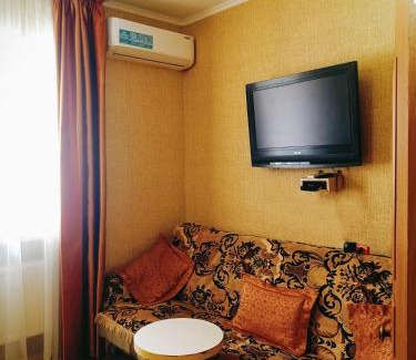 Kirovograd Apartment | Cozy Apartment on Hoholya 90 with Hot Tub & Breakfast
