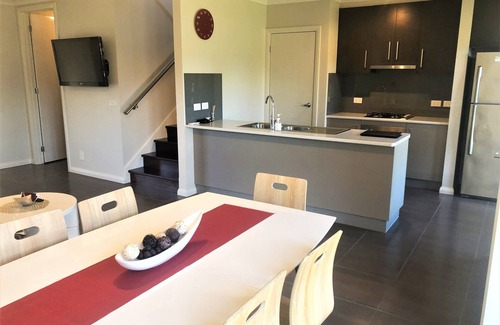 Yarrawonga Apartment | Top-Rated Apartment on Hunt Street with Pool & Ocean View