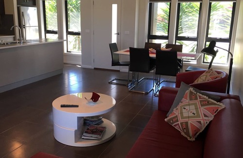 Yarrawonga Apartment | Top-Rated Apartment on Hunt Street with Pool & Ocean View