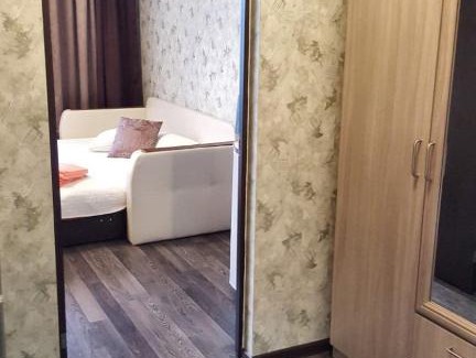 Pskov Apartment | Highly Rated Apartment on Izhorskogo Batalyona with Breakfast