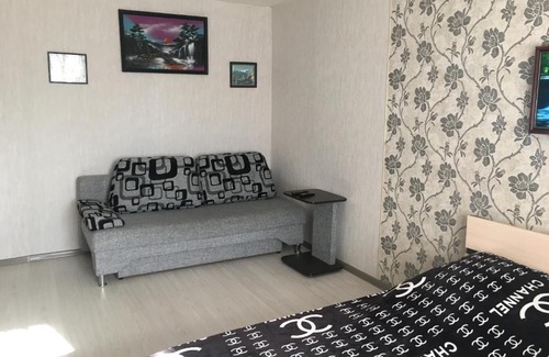 Kirovskiy rayon Apartment | Top-Rated Apartment on Lodygina Street with Accessibility
