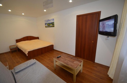 Apatity Apartment | Cozy Apartment on Moskovskaya with Private Pool & Hot Tub