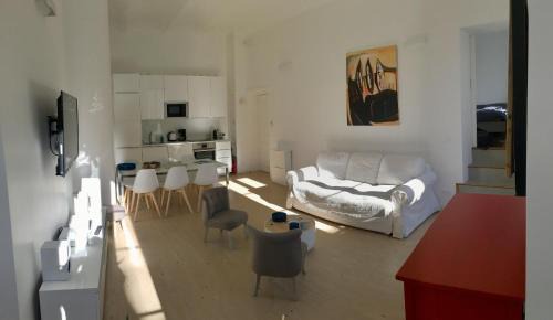 Old Town Apartment | Cozy Apartment on Place Massena with Oceanfront Views