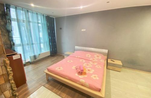 Dniprovs'kyi District Apartment | Pet-Friendly Apartment on Raiduzhniy 58 with Great Reviews