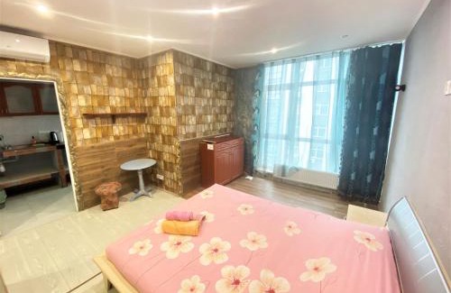 Dniprovs'kyi District Apartment | Pet-Friendly Apartment on Raiduzhniy 58 with Great Reviews