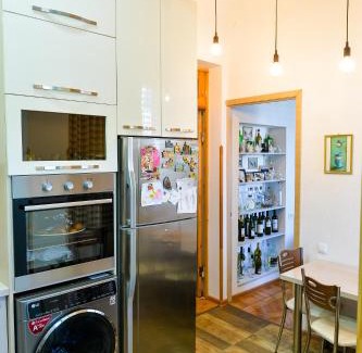 Kutaisi Apartment | Cozy Apartment on Rustaveli Avenue with Kitchen & Family Focus