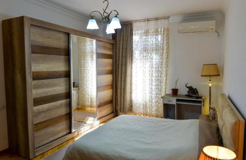 Kutaisi Apartment | Cozy Apartment on Rustaveli Avenue with Kitchen & Family Focus