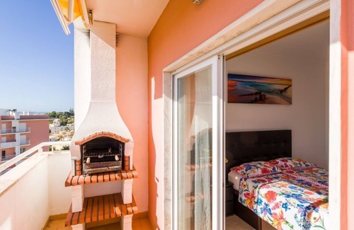 Armacao de Pera Apartment | Seaside Apartment in Armacao de Pera with Pool Access