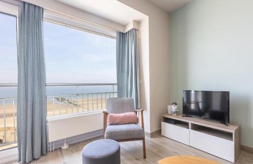 Middelkerke Apartment | Stylish Front Sea-View Apartment - 4-Star Rated Stay