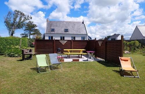 Ploudalmezeau Apartment | Conveniently Located Apartment with Private Entrance in Ploudalmézeau