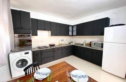 Kiryat Yam Apartment | Family-Friendly Apartment Steps from Mermaid Beach