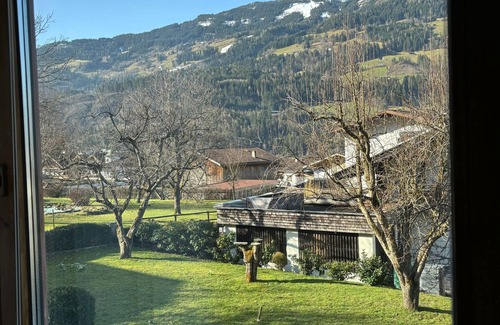 Stumm Apartment | Cozy Apartment with Large Terrace & Garden - Guest Rated 9.4