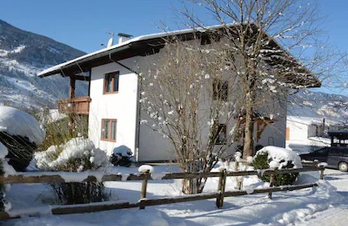 Stumm Apartment | Cozy Apartment with Large Terrace & Garden - Guest Rated 9.4